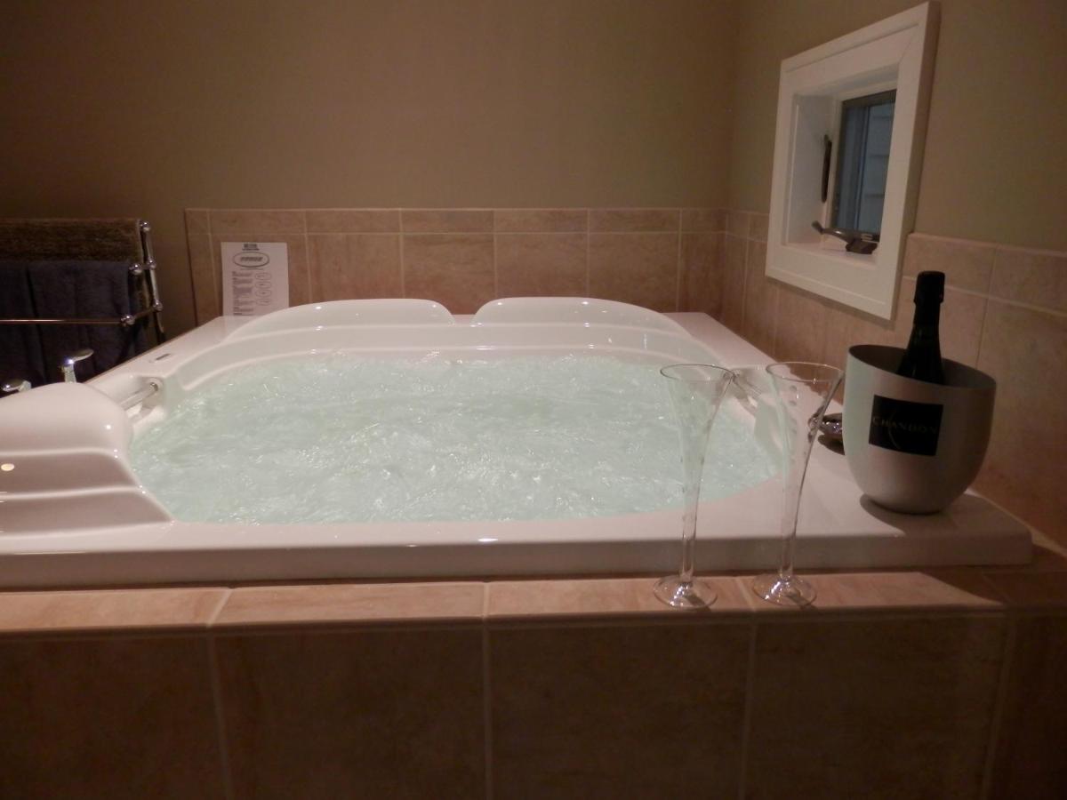 | Pigeon Creek Inn - Adults Only