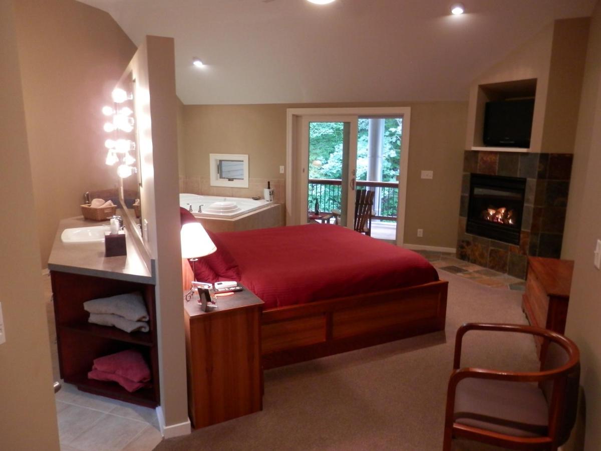 | Pigeon Creek Inn - Adults Only