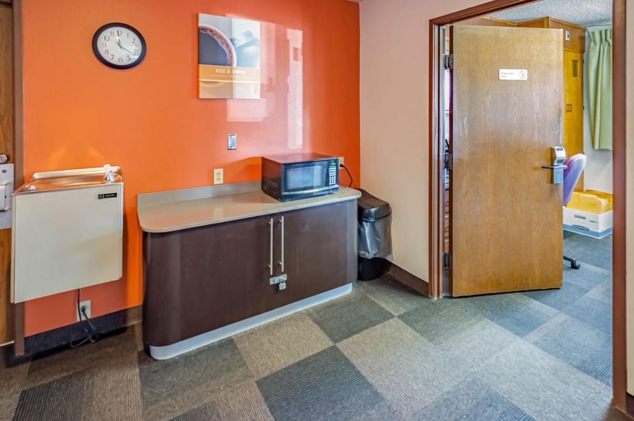 | Motel 6-Drums, PA