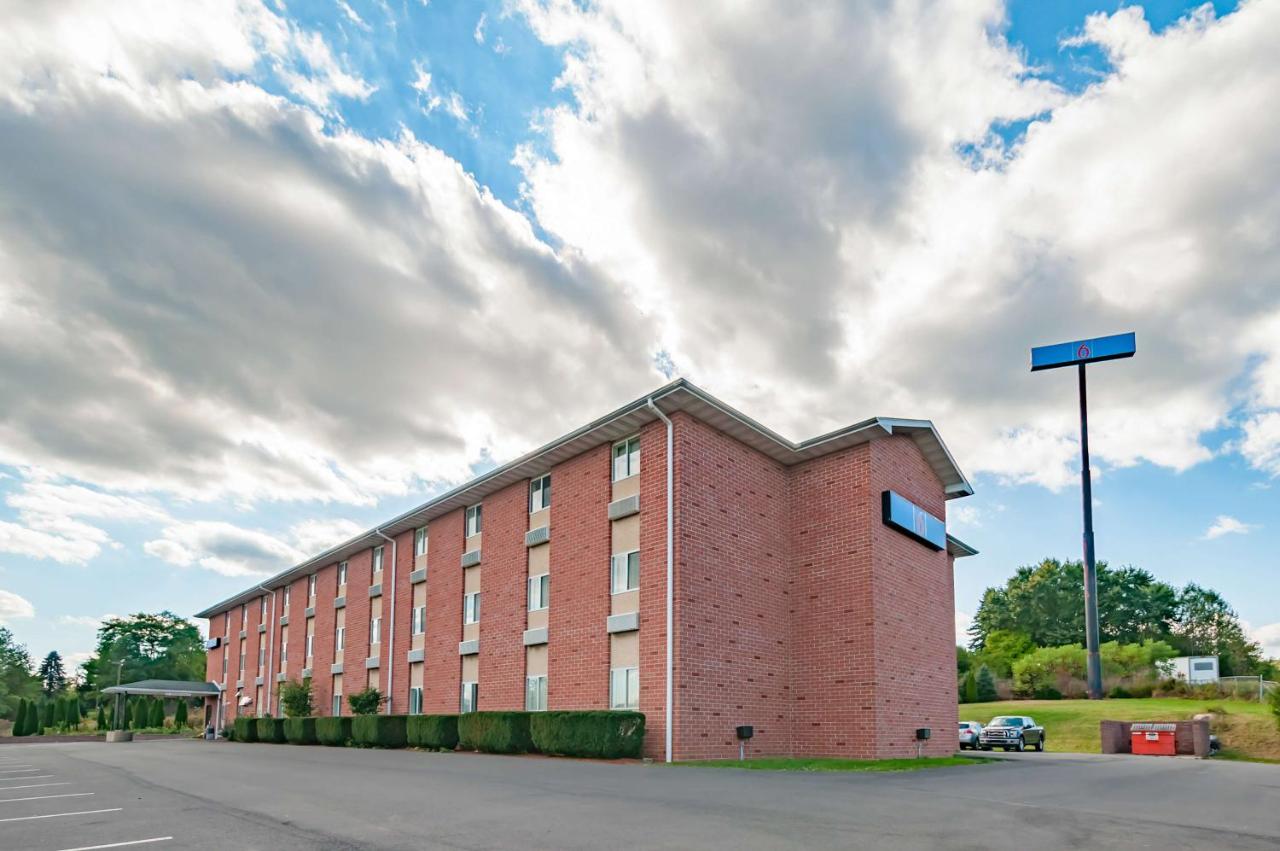 | Motel 6-Drums, PA