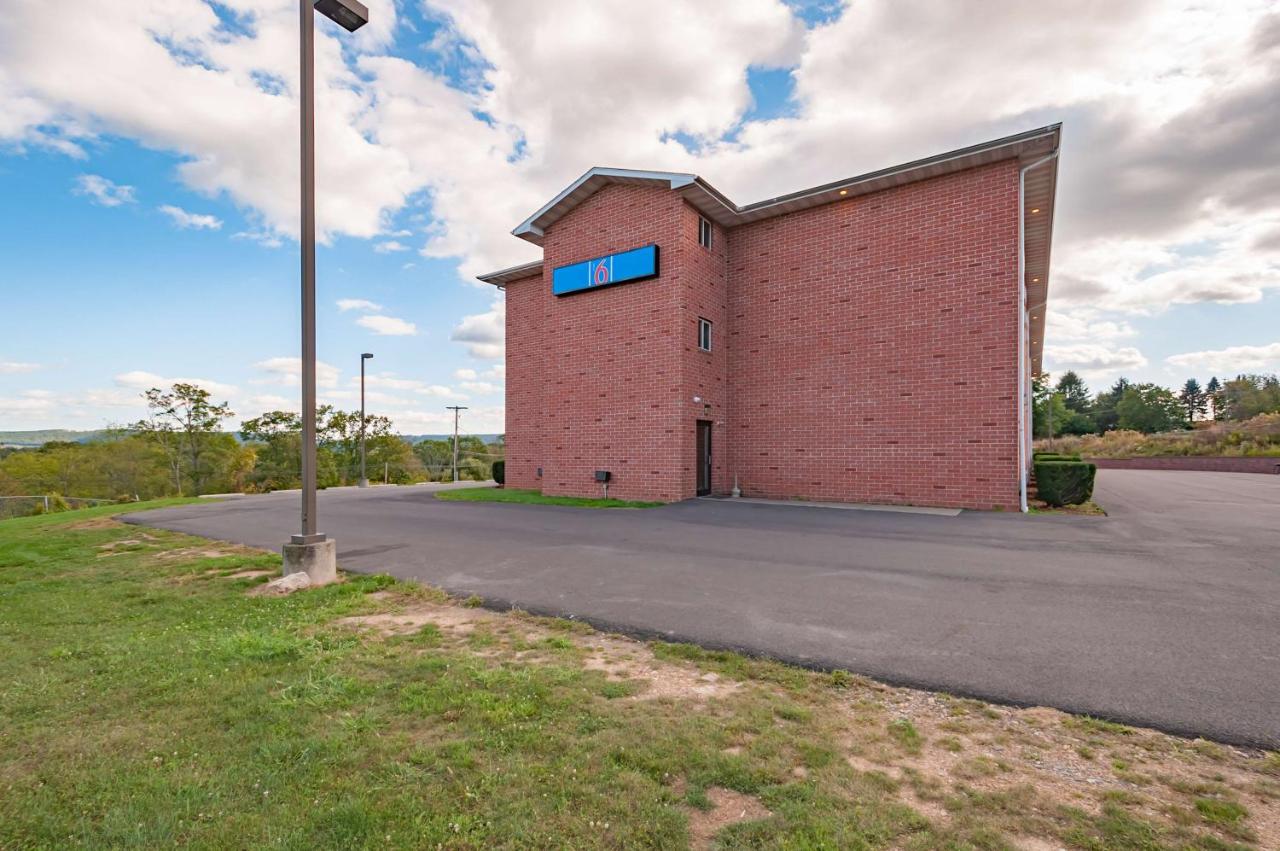 | Motel 6-Drums, PA