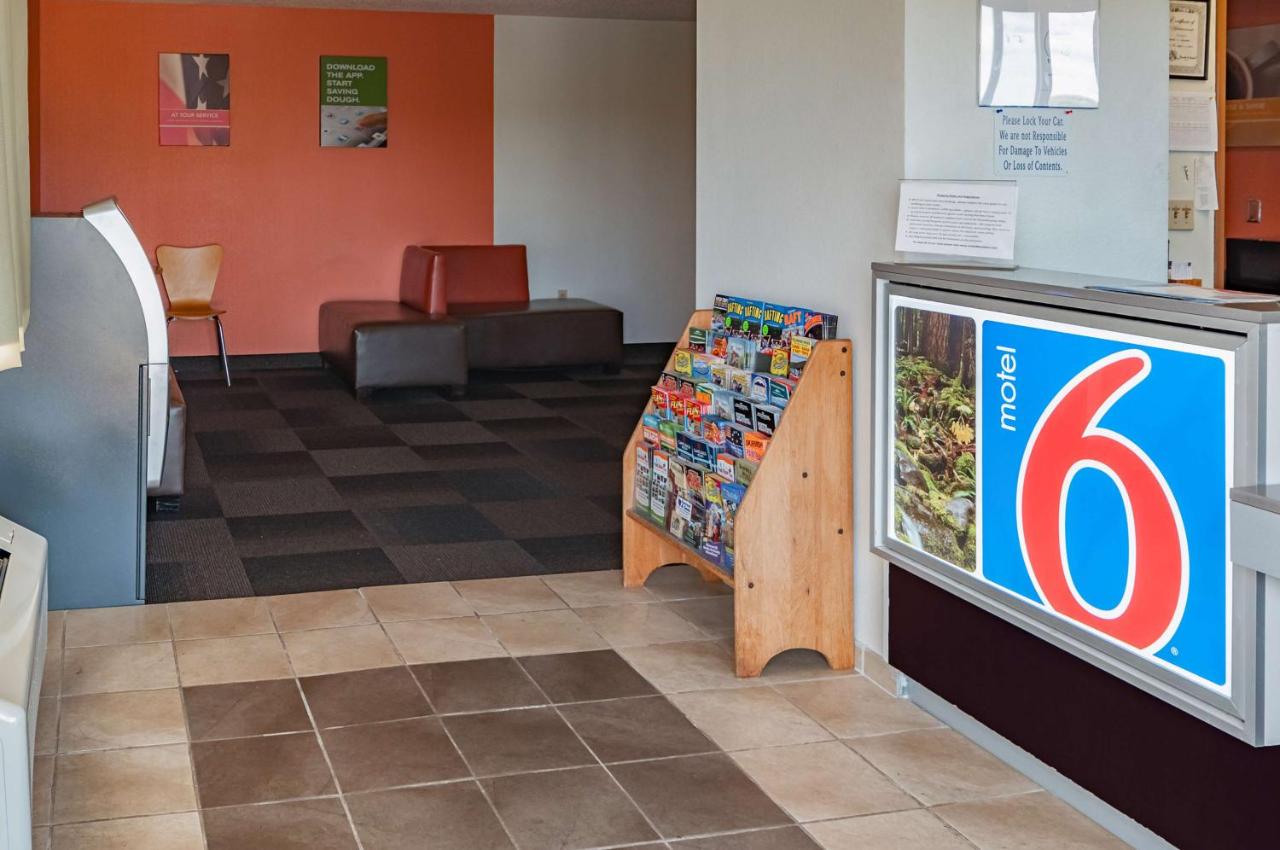 | Motel 6-Drums, PA