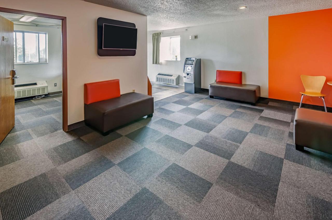  | Motel 6-Drums, PA