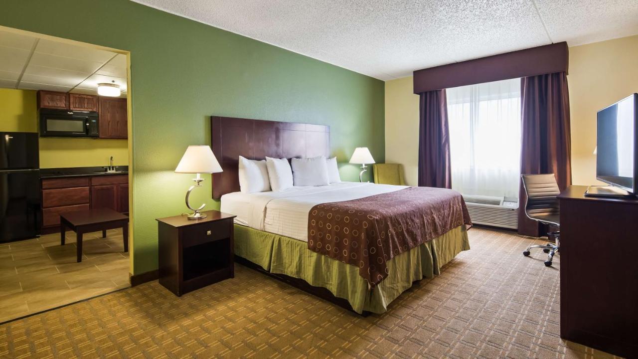 King Suite with Sofa Bed - Non-Smoking at Best Western Airport Inn & Suites Cleveland