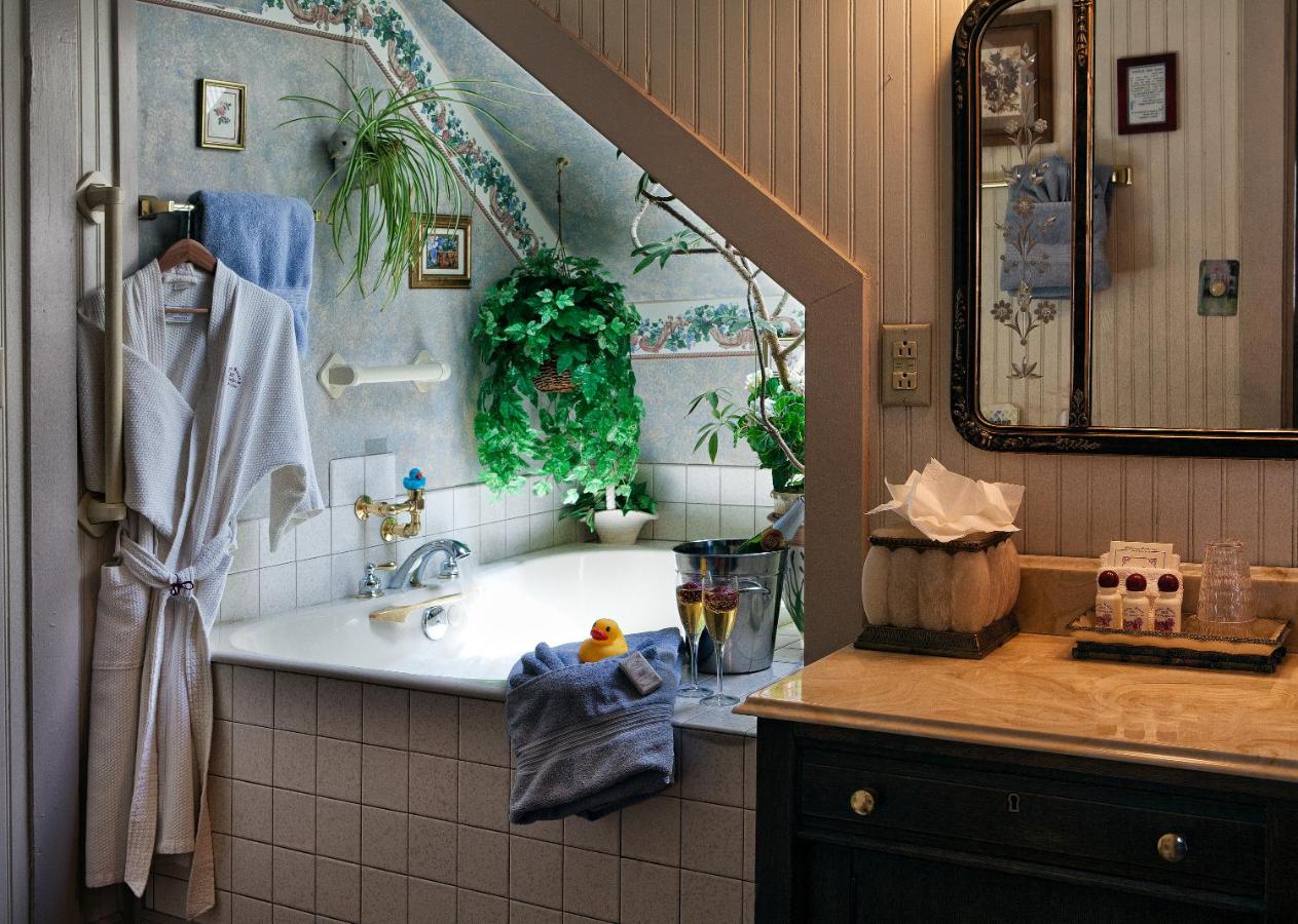 | Holden House 1902 Bed & Breakfast Inn