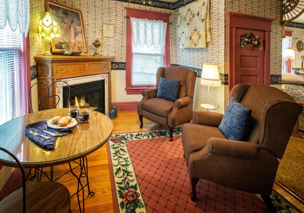 | Holden House 1902 Bed & Breakfast Inn