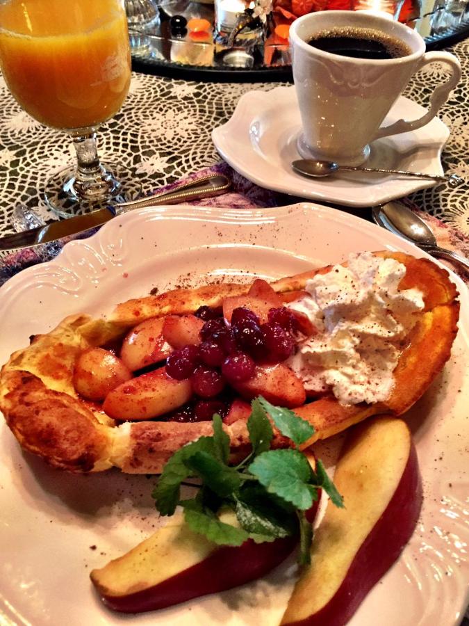 | Holden House 1902 Bed & Breakfast Inn