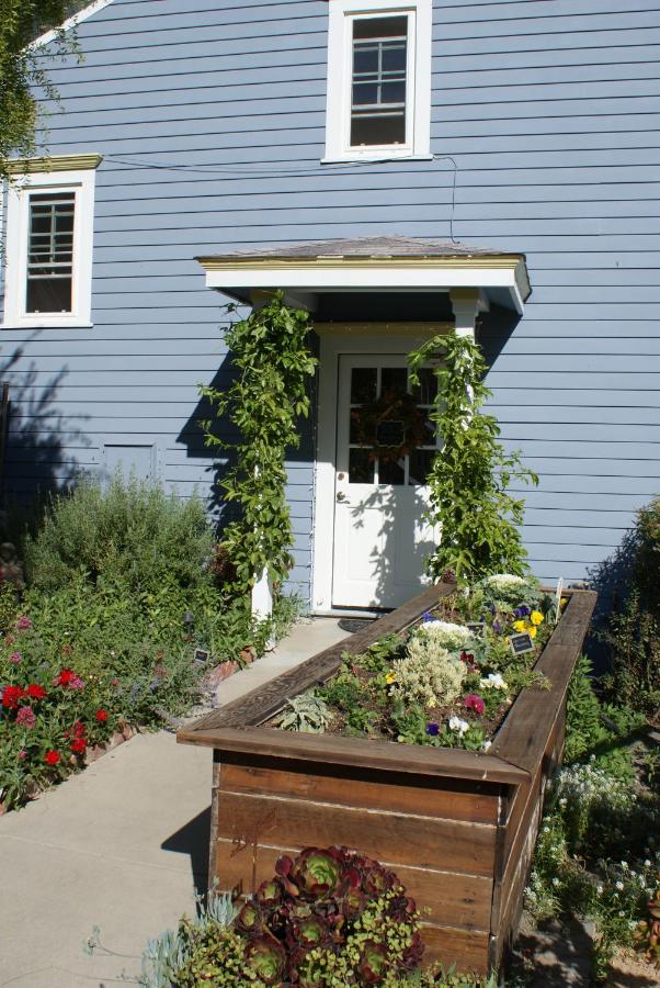 | Olallieberry Inn Bed and Breakfast