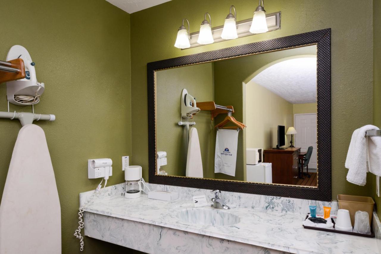 King Suite at Americas Best Value Inn & Suites Waller Prairie View