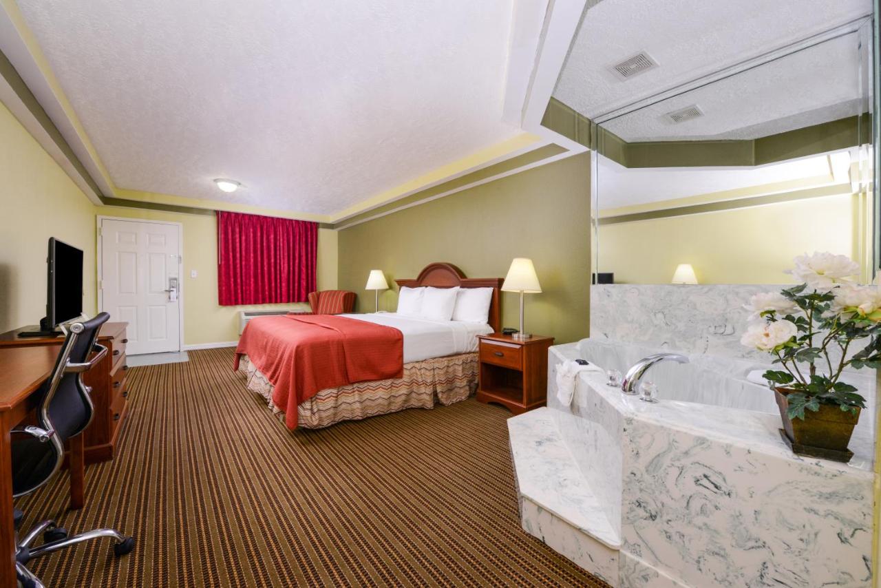 Deluxe Suite at Americas Best Value Inn & Suites Waller Prairie View