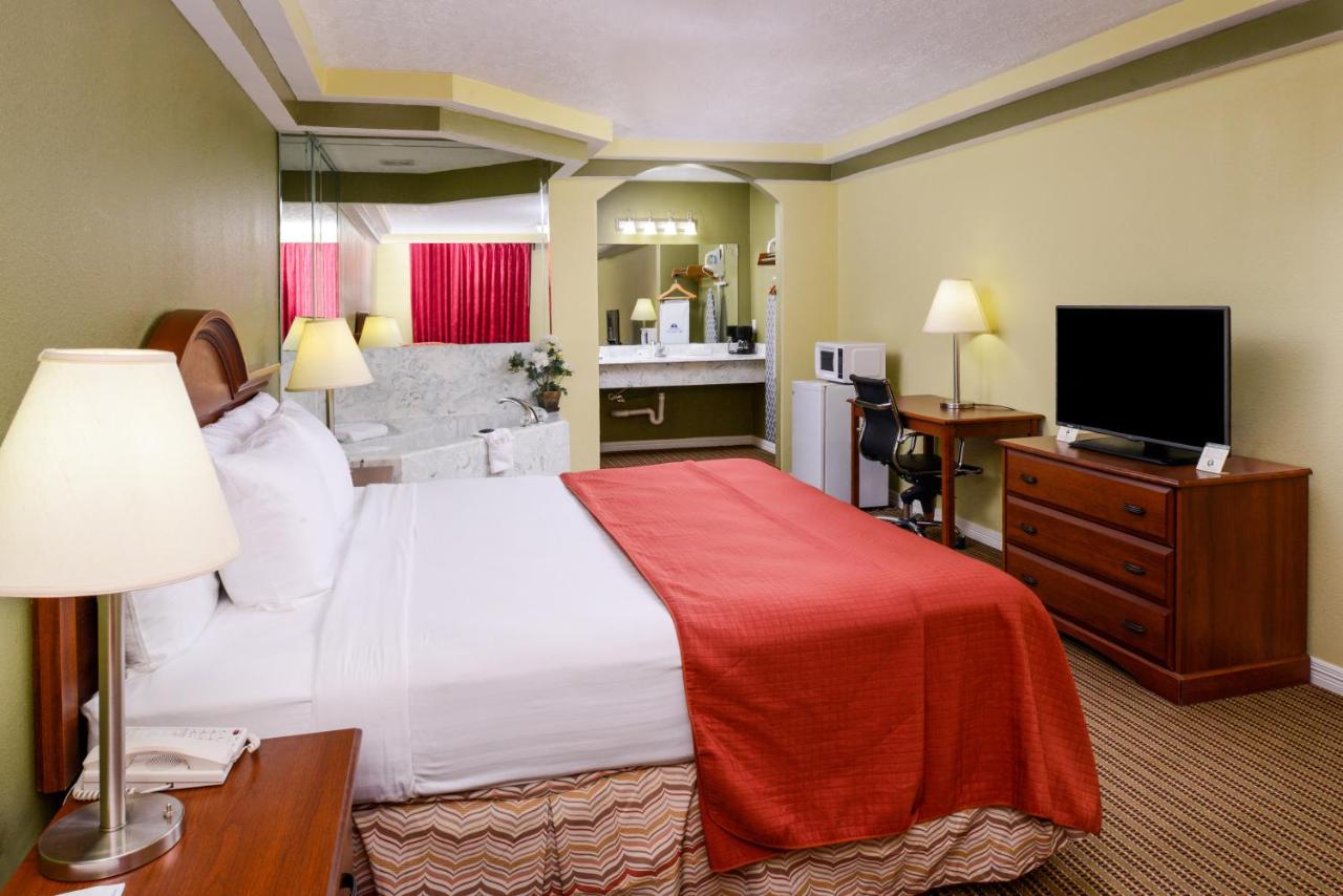 Deluxe Suite at Americas Best Value Inn & Suites Waller Prairie View