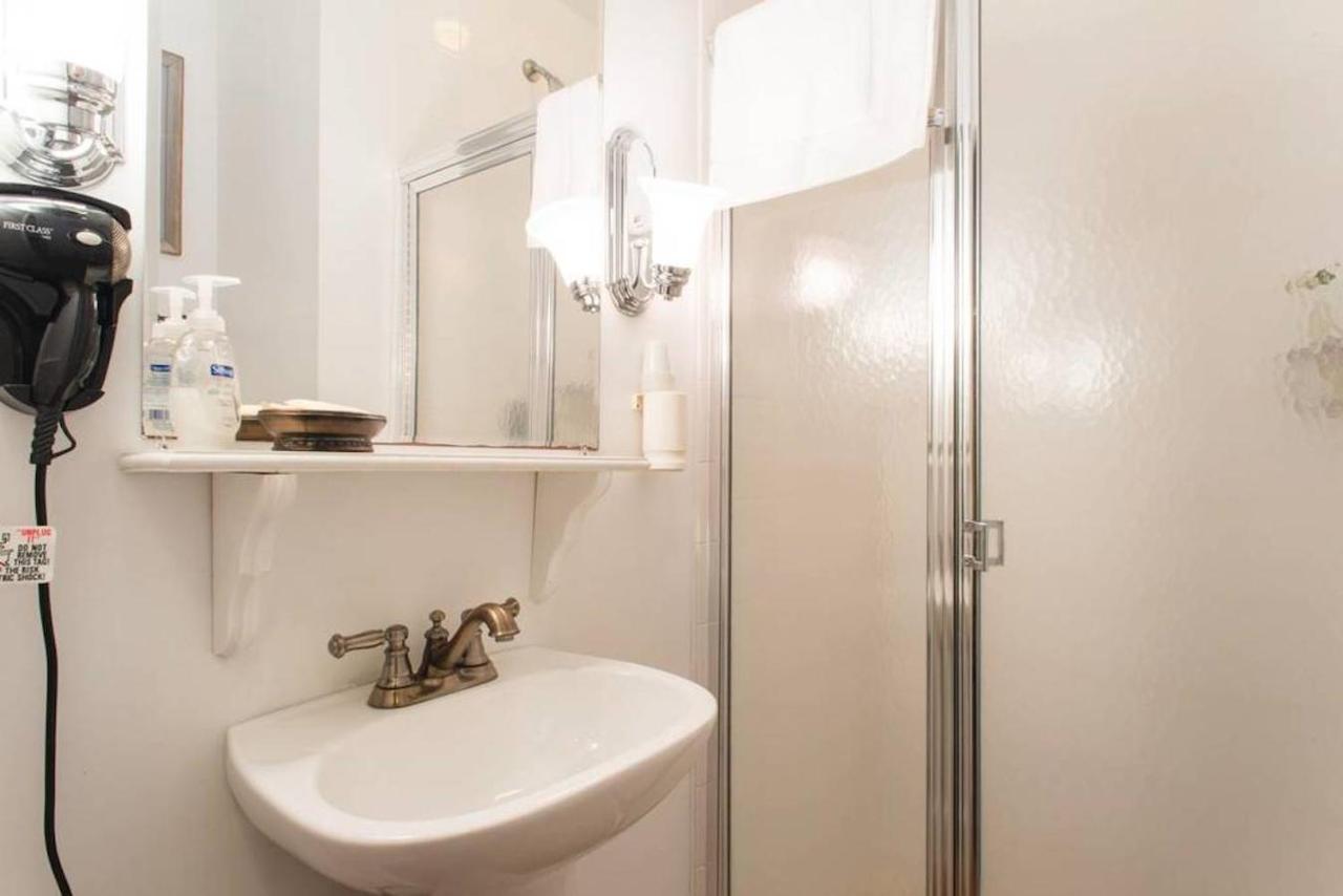 | The Coolidge Corner Guest House: A Brookline Bed and Breakfast