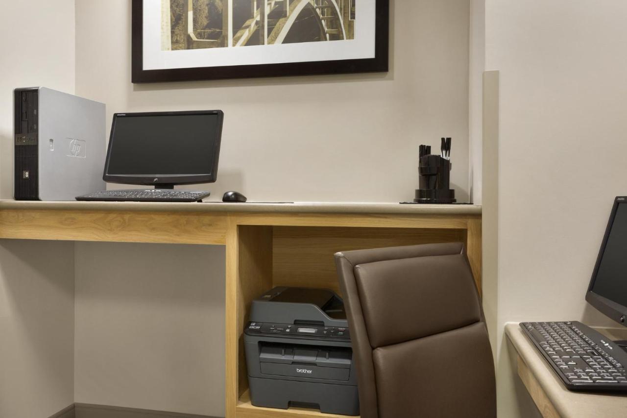 | Country Inn & Suites by Radisson, Richmond West at I-64, VA
