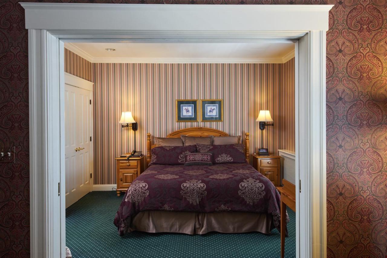 King Suite with Spa Bath at Hotel Mac