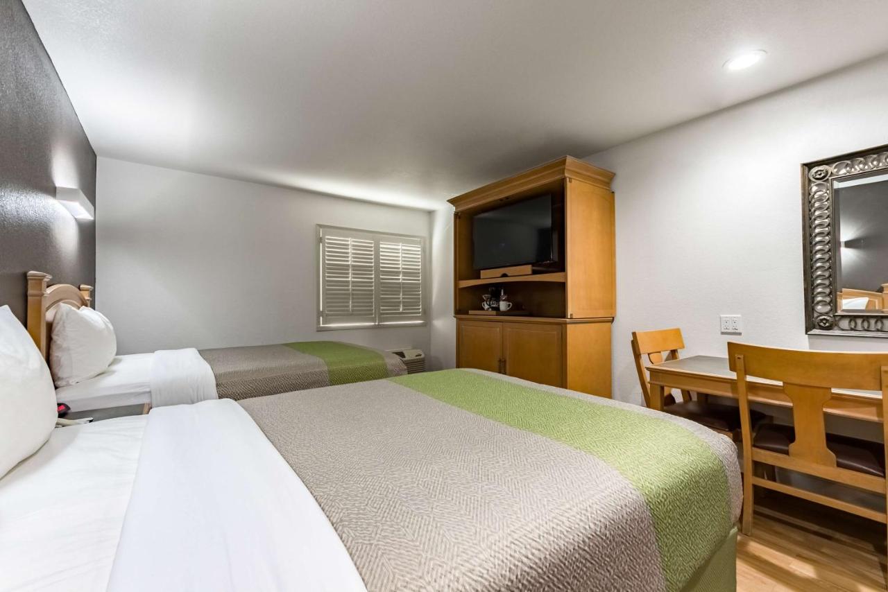 Deluxe Quadruple Room - Non-Smoking at Studio 6 Plano, TX