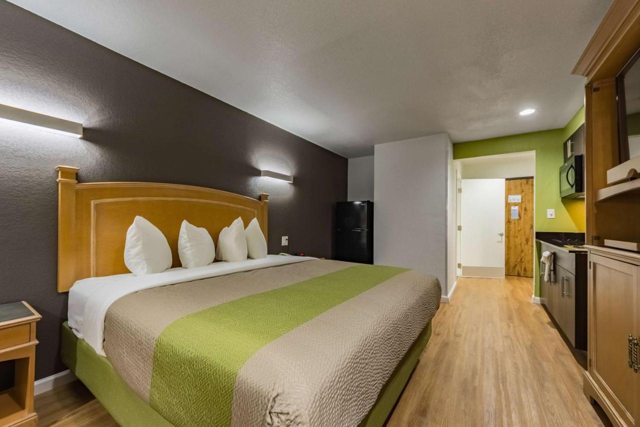 King Room - Disability Access - Non-Smoking at Studio 6 Plano, TX