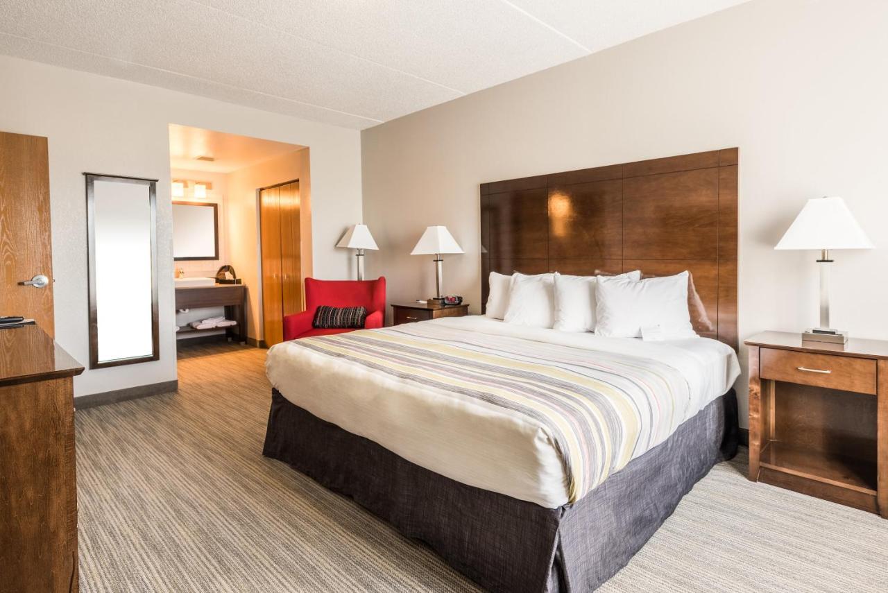 One-Bedroom King Suite with Sofa Bed - Disability Access at Country Inn & Suites by Radisson, Cookeville, TN