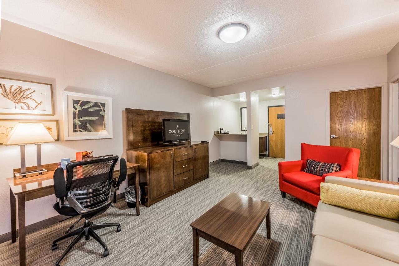 One-Bedroom King Suite with Sofa Bed - Disability Access at Country Inn & Suites by Radisson, Cookeville, TN