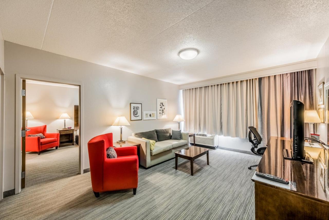 One-Bedroom King Suite with Sofa Bed - Disability Access at Country Inn & Suites by Radisson, Cookeville, TN