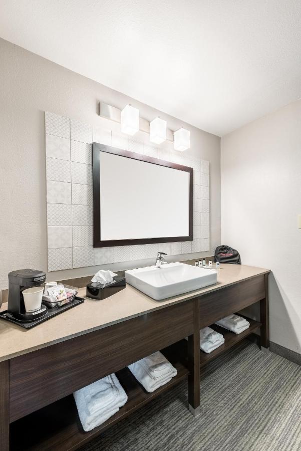 Studio Suite with Two Queen Beds and Sofa Bed at Country Inn & Suites by Radisson, Cookeville, TN
