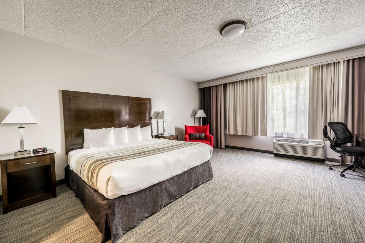 King Room with Spa Bath at Country Inn & Suites by Radisson, Cookeville, TN