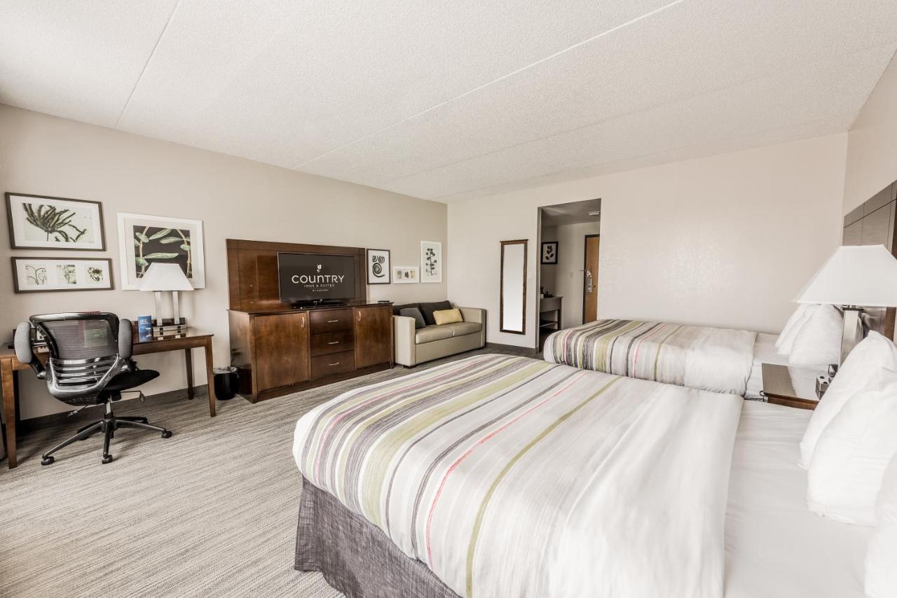 Studio Suite with Two Queen Beds and Sofa Bed at Country Inn & Suites by Radisson, Cookeville, TN