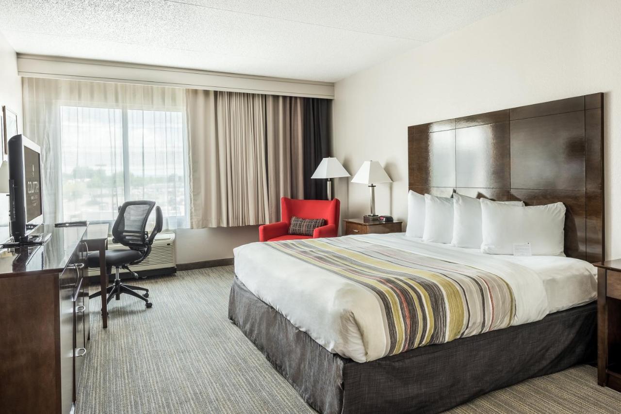 King Room at Country Inn & Suites by Radisson, Cookeville, TN