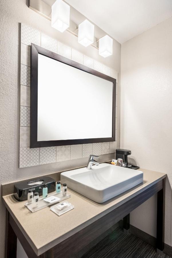 King Room - Disability Access at Country Inn & Suites by Radisson, Cookeville, TN