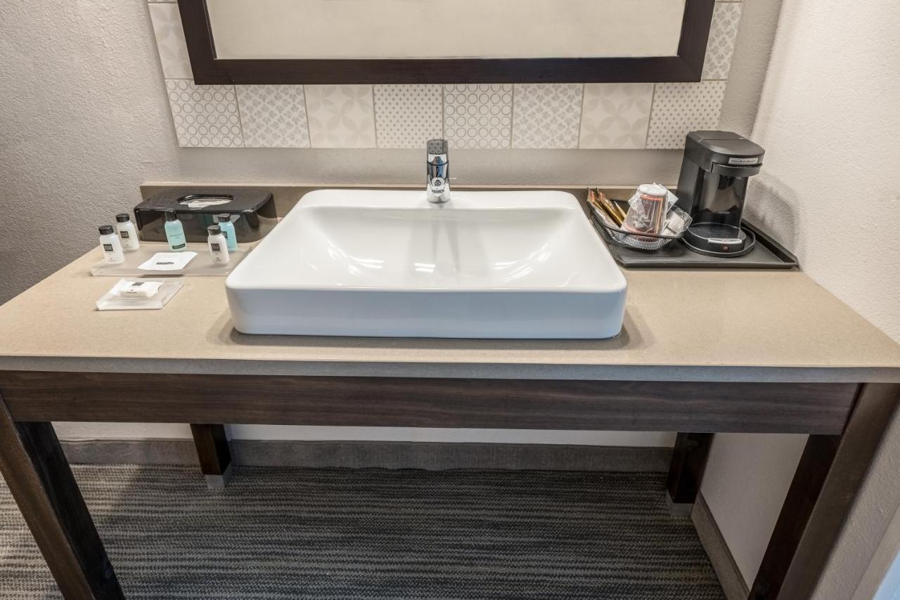King Room - Disability Access at Country Inn & Suites by Radisson, Cookeville, TN