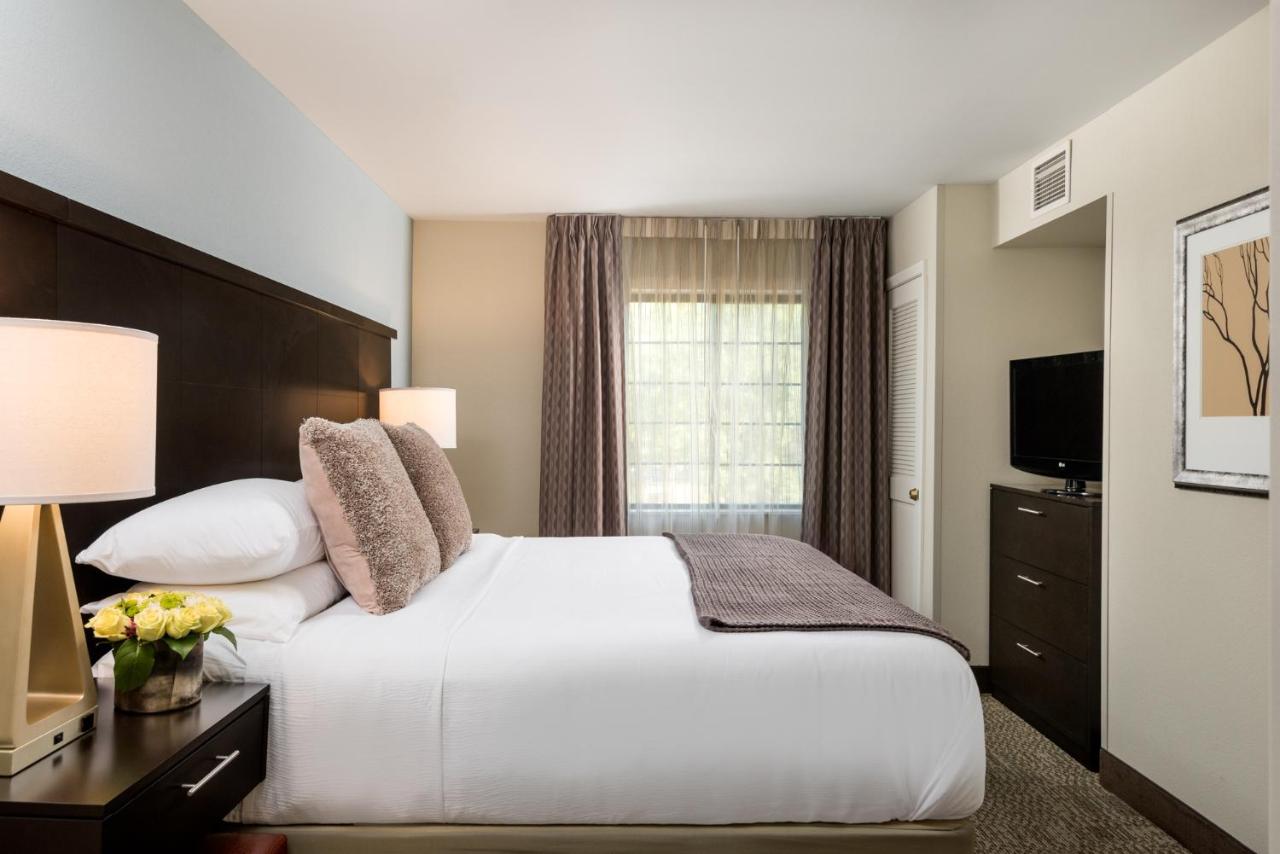 | Staybridge Suites Chantilly - Dulles Airport, an IHG Hotel