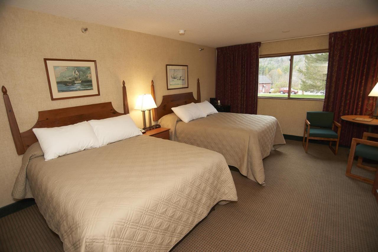 | Commodores Inn