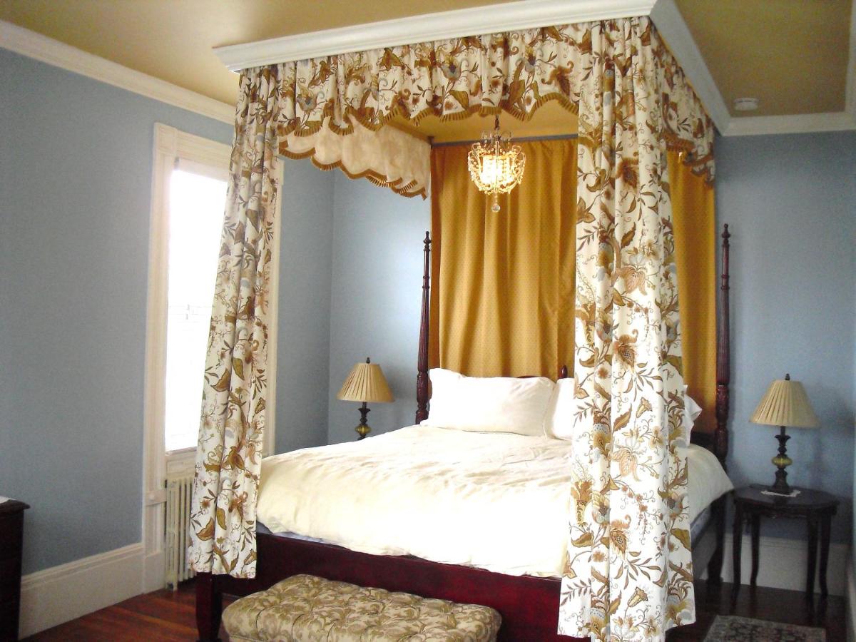 | Bellevue Manor