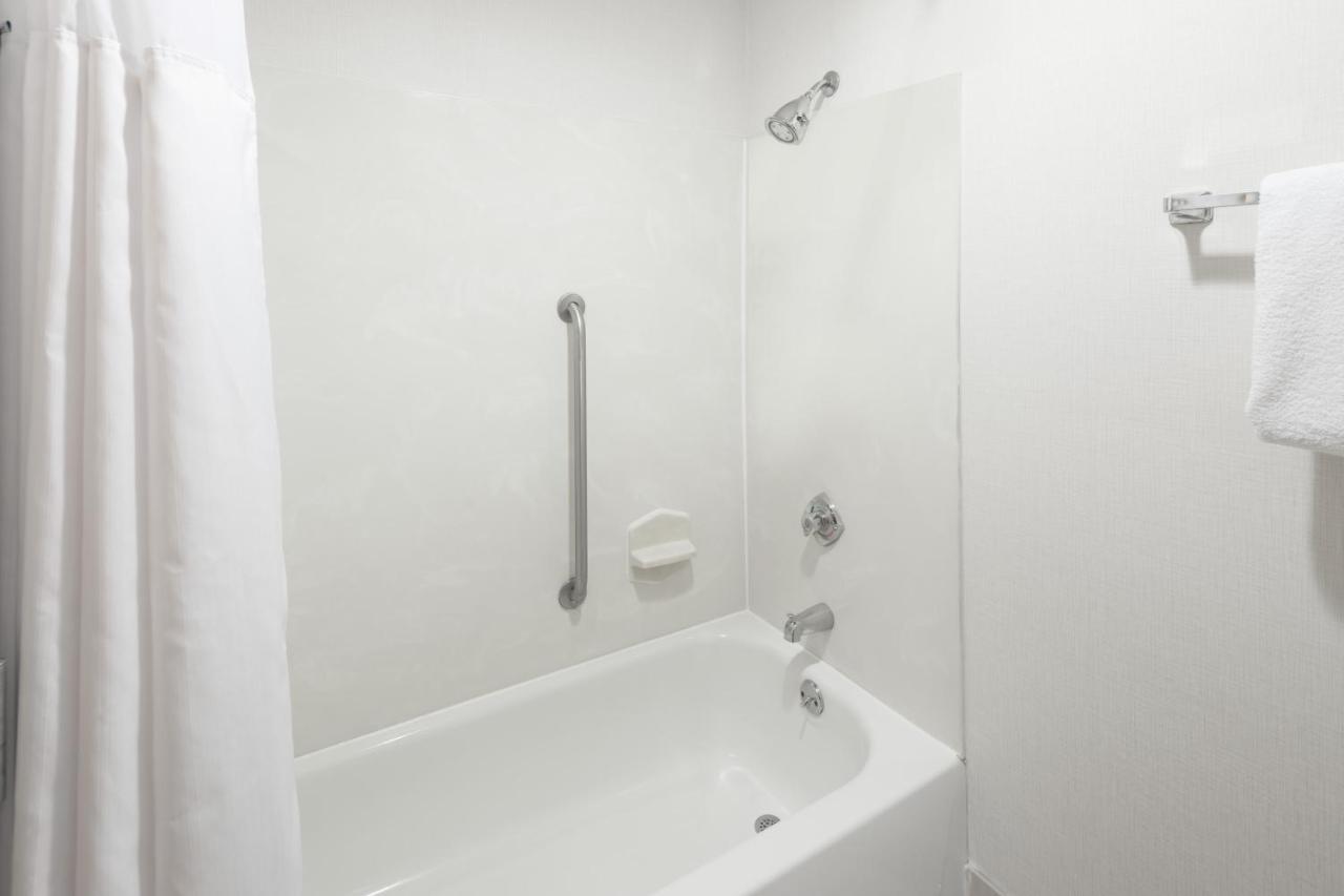 King Room - Non-Smoking at Wingate by Wyndham Shreveport Airport