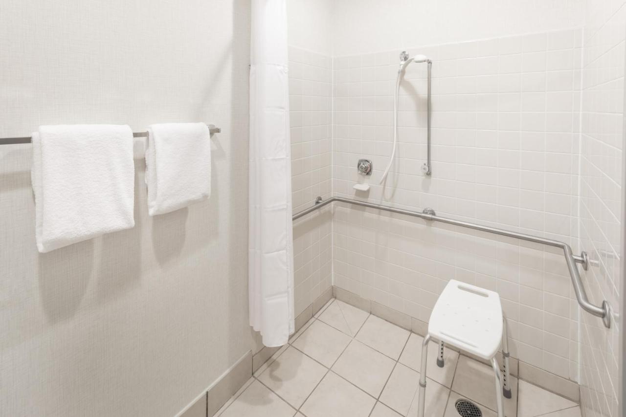 Deluxe King Room with Roll-In Shower - Disability Access/Non-Smoking at Wingate by Wyndham Shreveport Airport