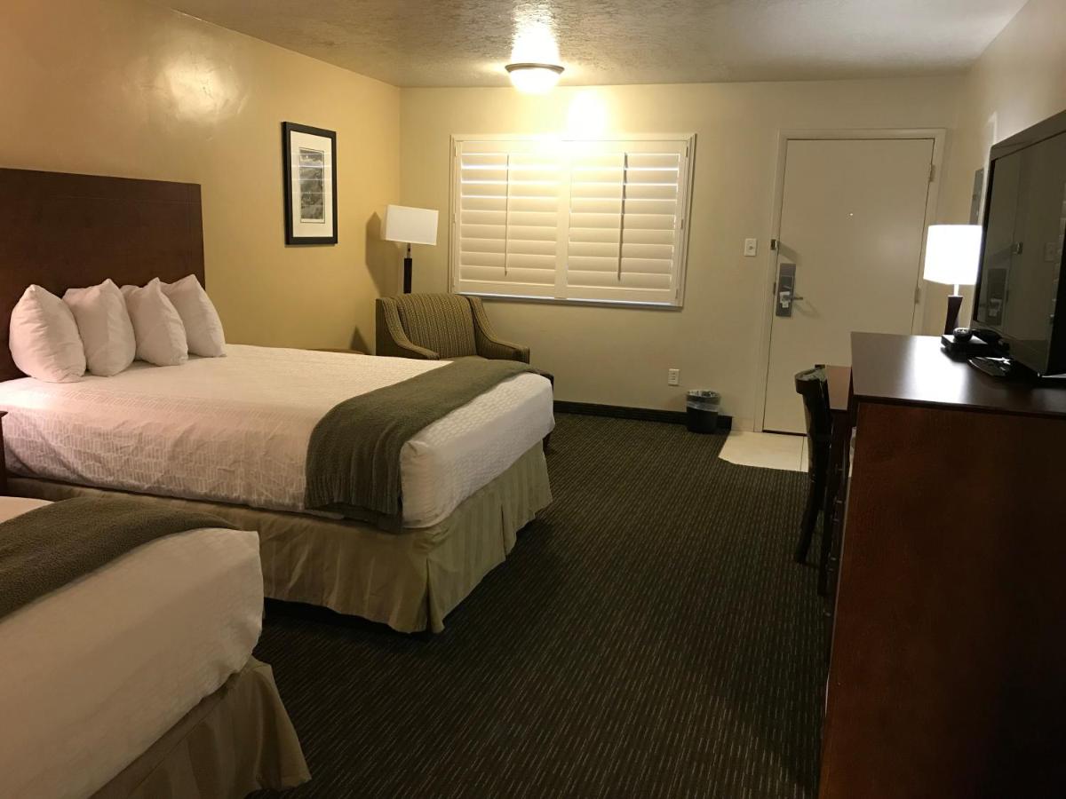 Queen Room with Two Queen Beds and Walk-in Shower - Disability Access at Dinosaur Inn & Suites
