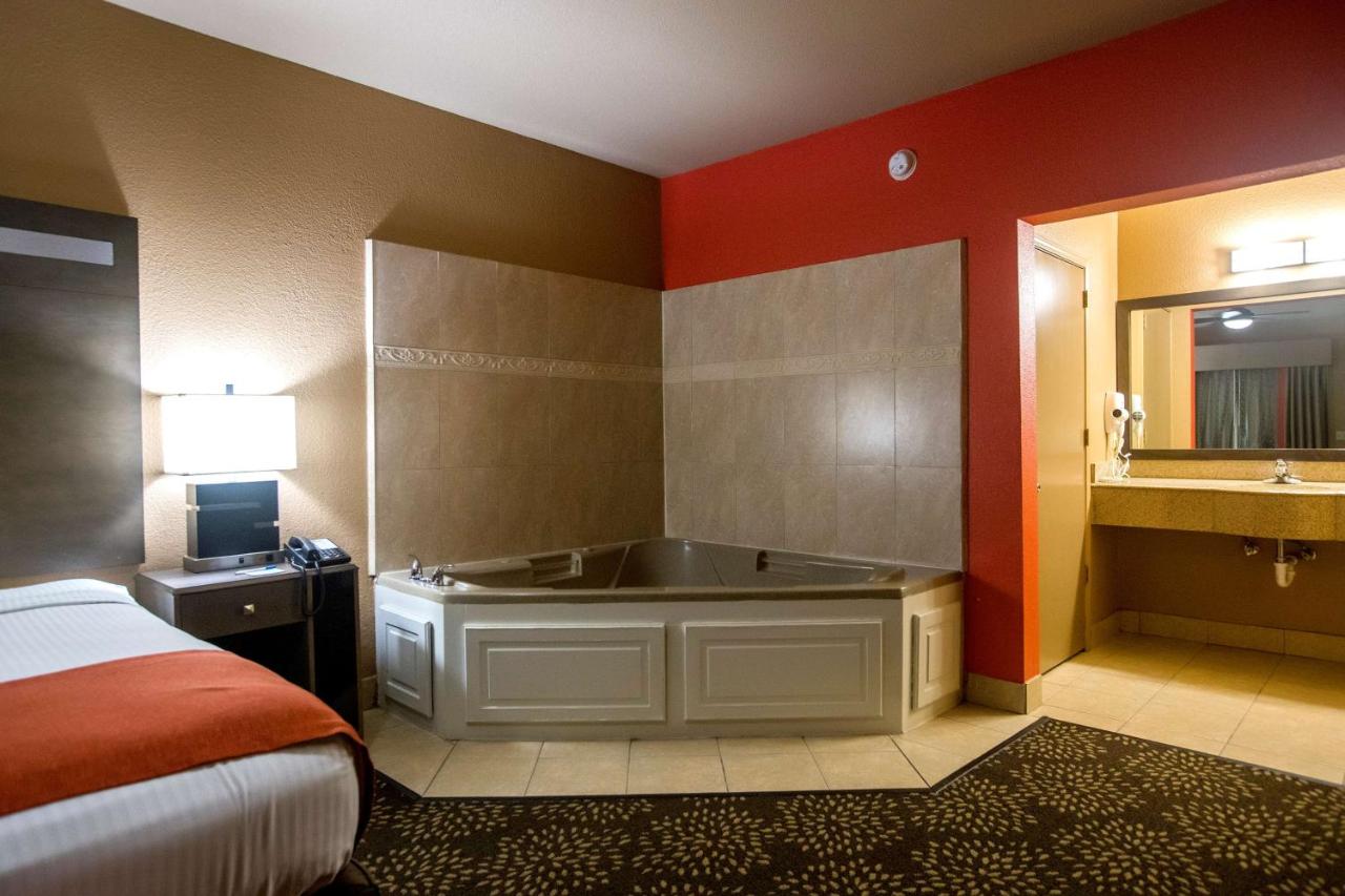 Deluxe King Room - Non-Smoking at Best Western Executive Inn El Campo