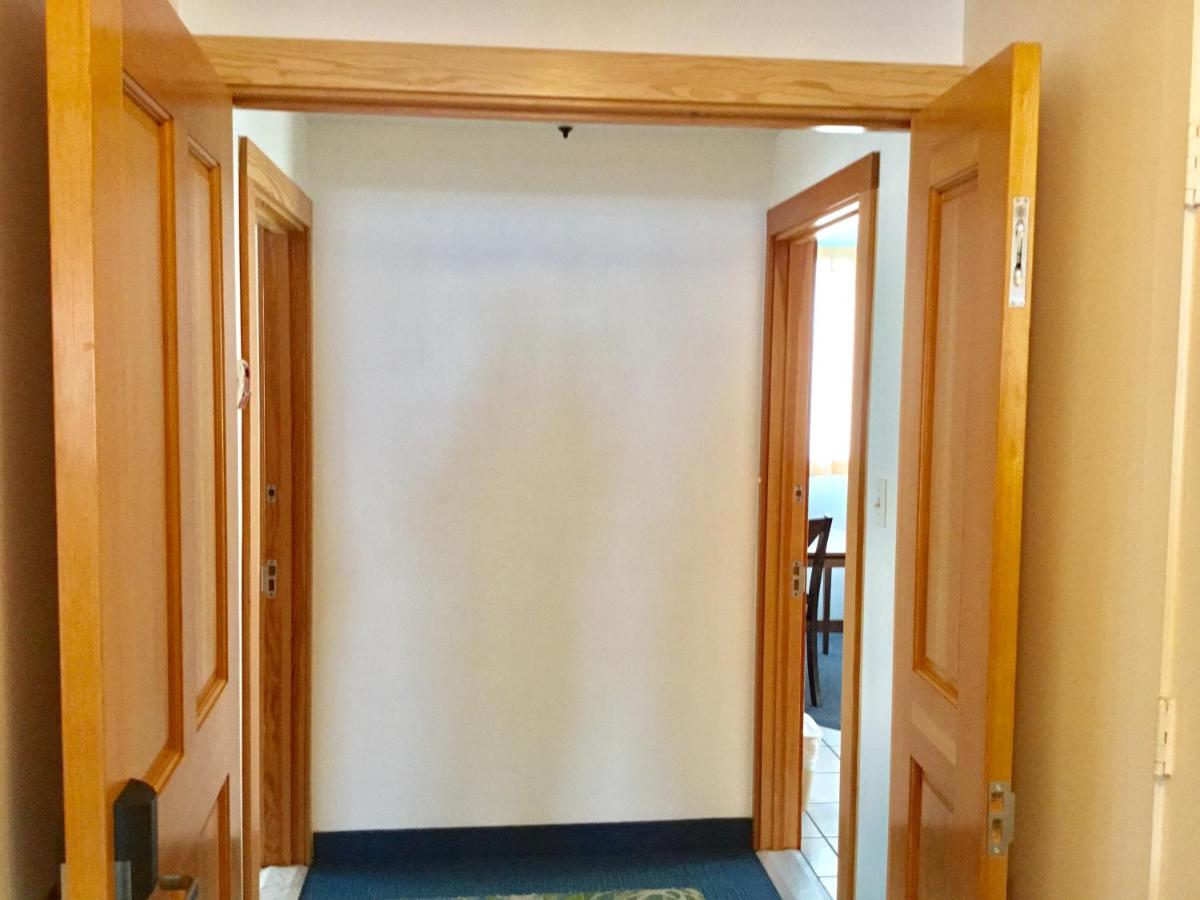 | Holiday Surf Hotel (with full kitchen)