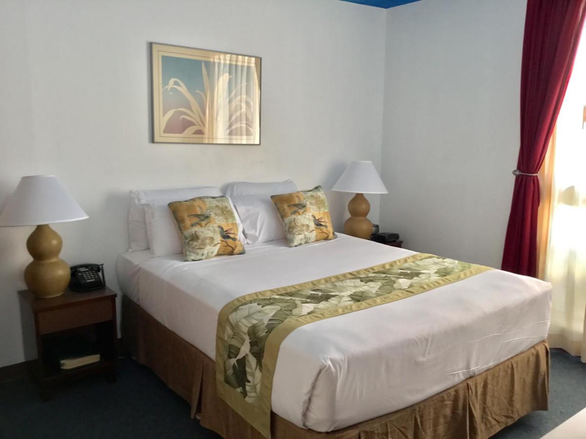 | Holiday Surf Hotel (with full kitchen)