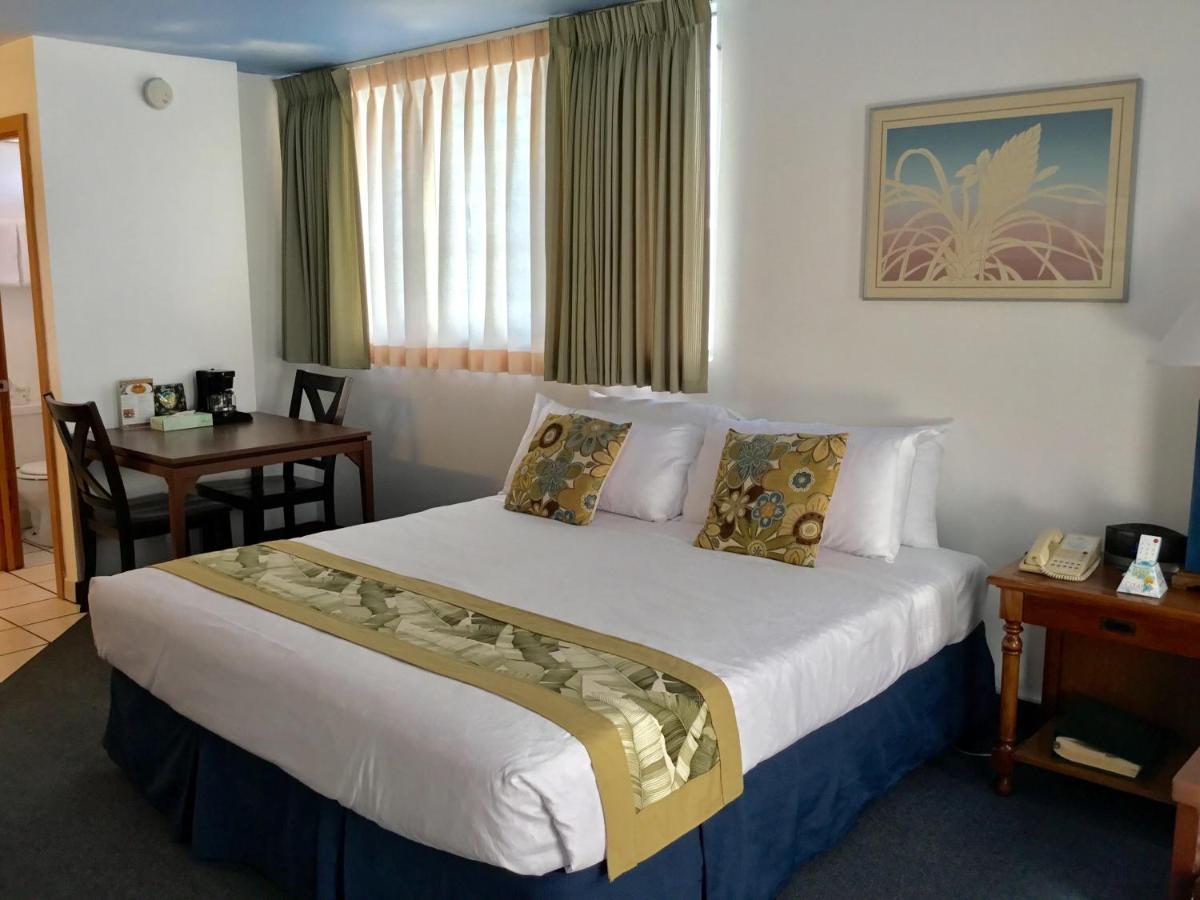 | Holiday Surf Hotel (with full kitchen)