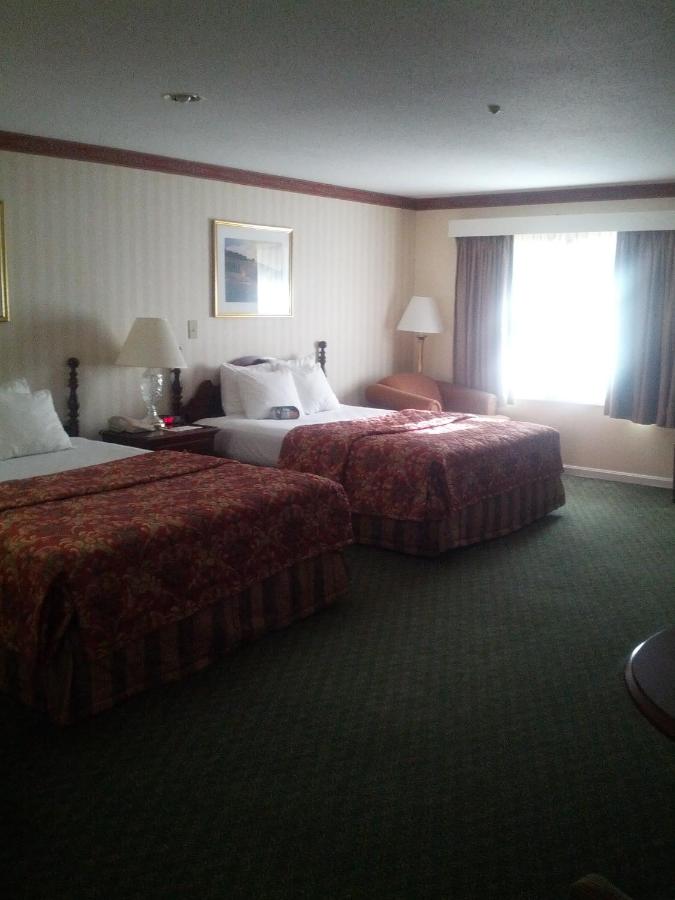 Efficiency Two Queen Beds at Fairbanks Inn