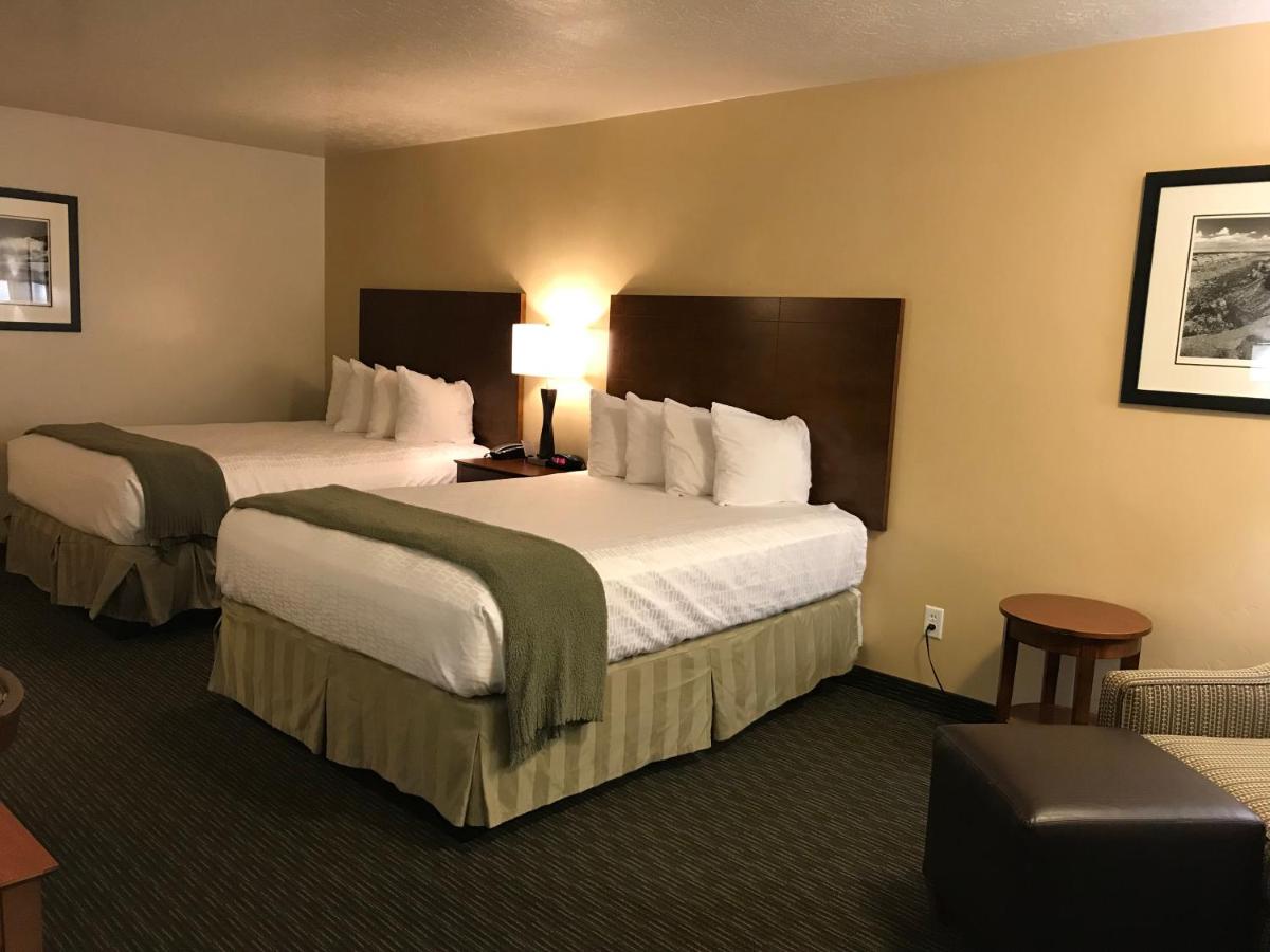 Queen Room with Two Queen Beds and Walk-in Shower - Disability Access at Dinosaur Inn & Suites