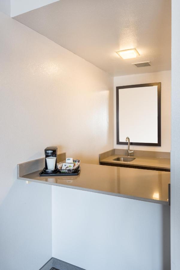 One-Bedroom King Suite with Sofa Bed - Disability Access at Country Inn & Suites by Radisson, Cookeville, TN