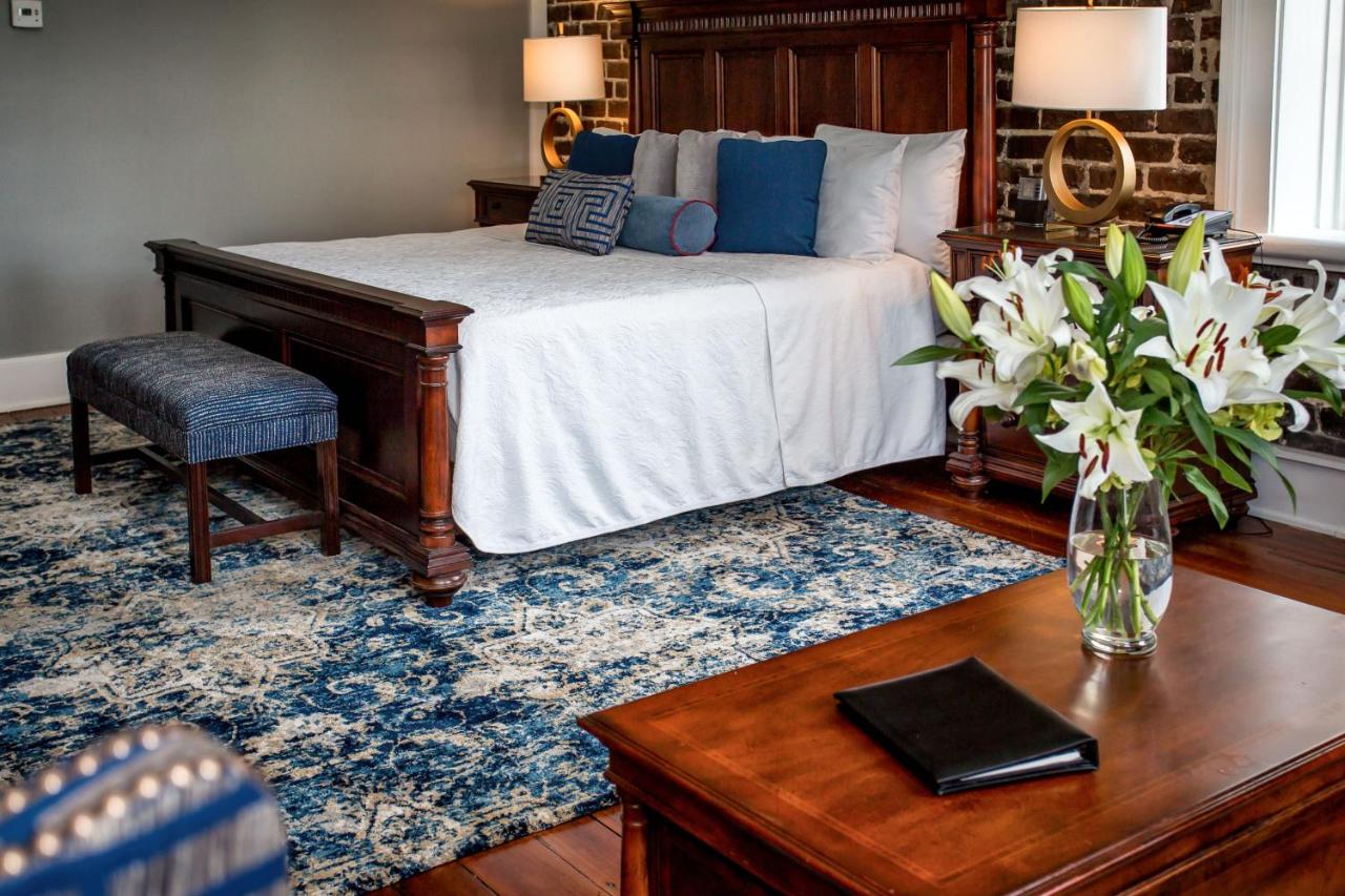 Corner King Suite at East Bay Inn, Historic Inns of Savannah Collection