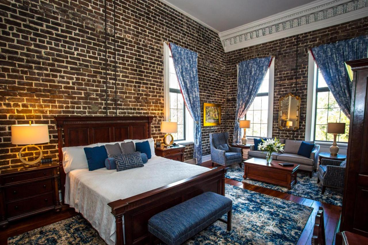 Corner King Suite at East Bay Inn, Historic Inns of Savannah Collection