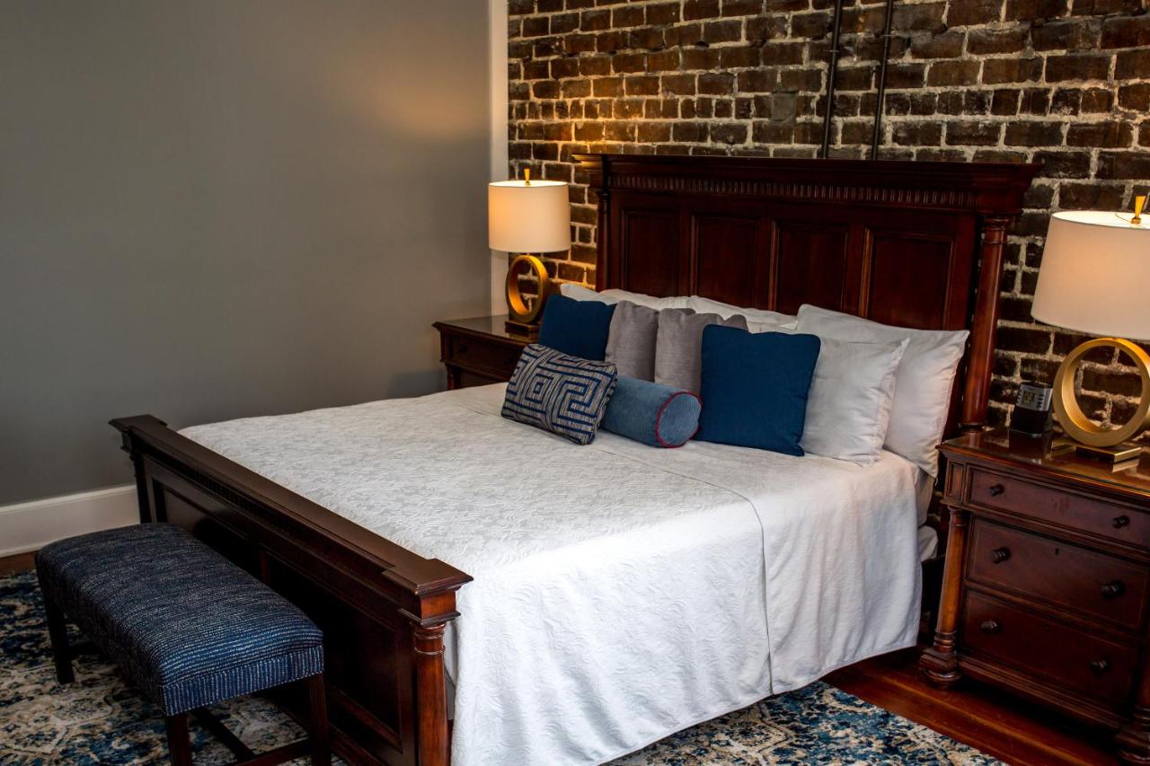 Deluxe King Room at East Bay Inn, Historic Inns of Savannah Collection