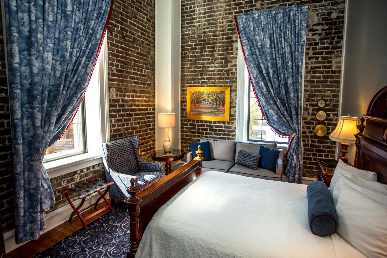 Standard Queen Room at East Bay Inn, Historic Inns of Savannah Collection
