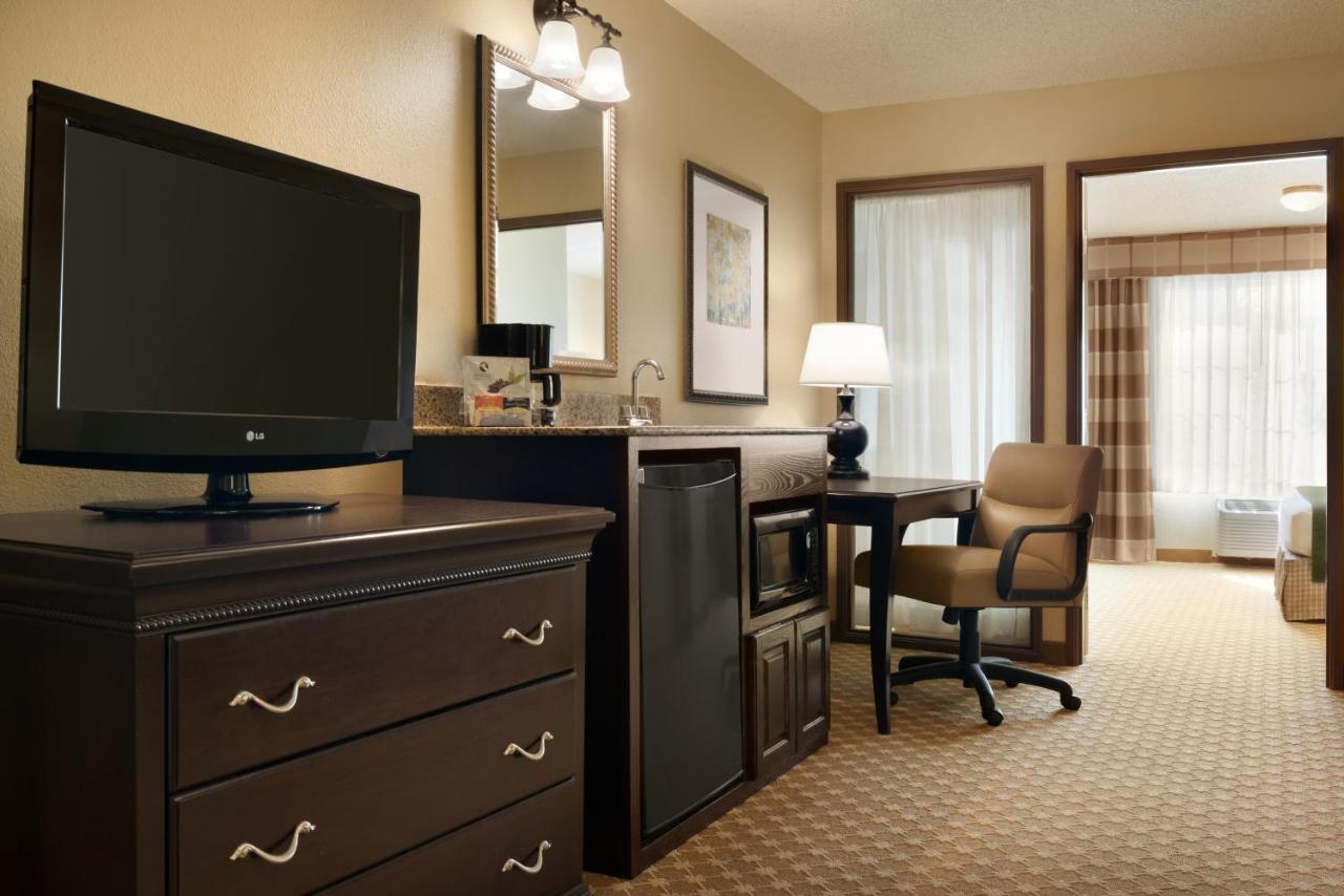 One-Bedroom King Suite with Sofa Bed at Country Inn & Suites by Radisson, Chanhassen, MN