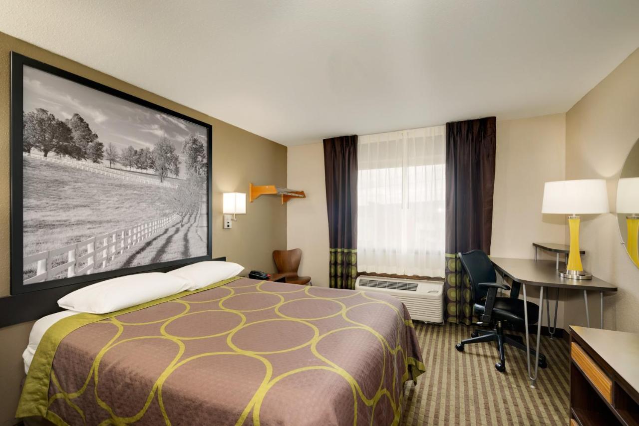 Queen Room - Non-Smoking at Super 8 by Wyndham Lexington/Hamburg Area
