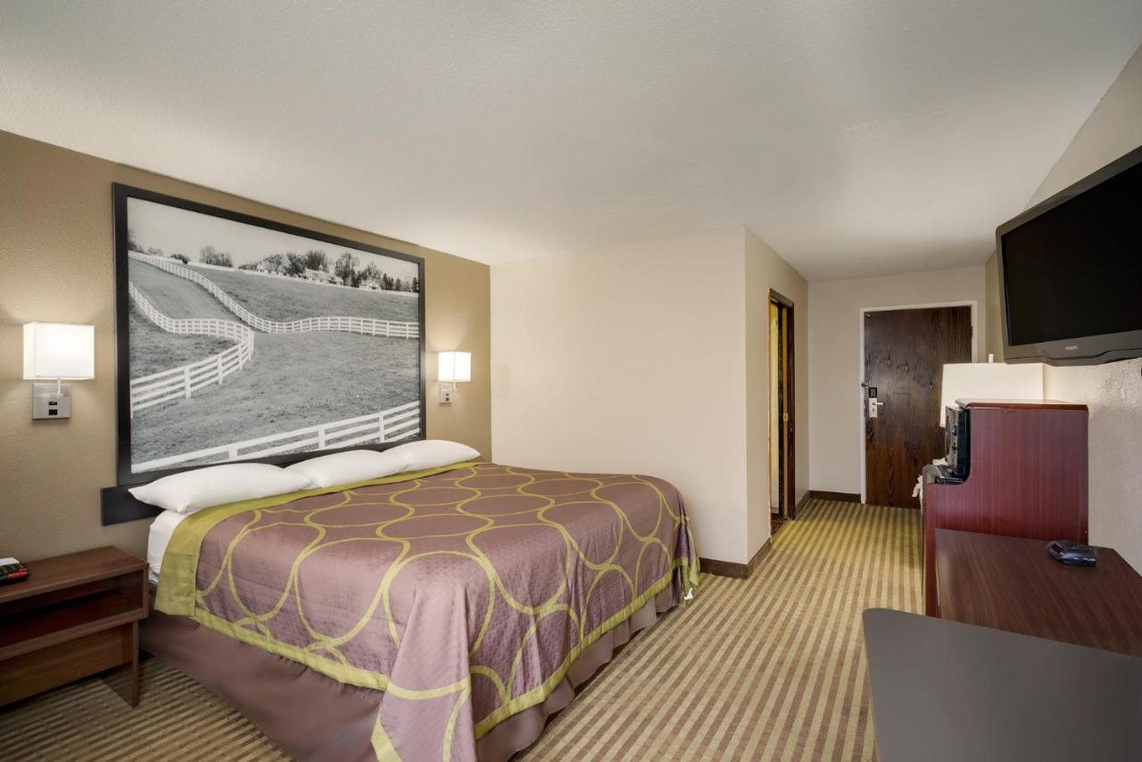 King Room- Non-Smoking at Super 8 by Wyndham Lexington/Hamburg Area