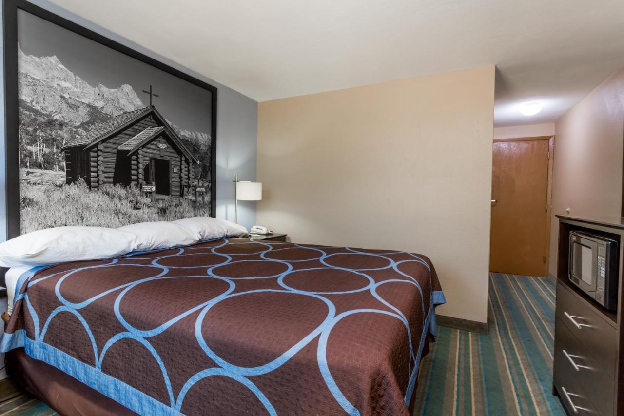  | Super 8 by Wyndham Douglas